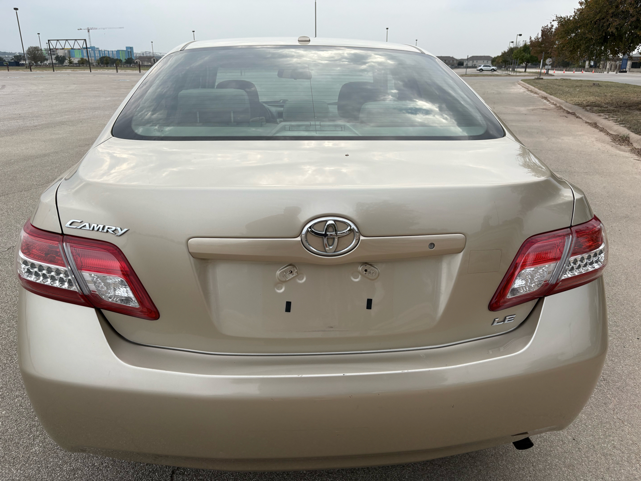 2011 Toyota Camry LE photo 4
