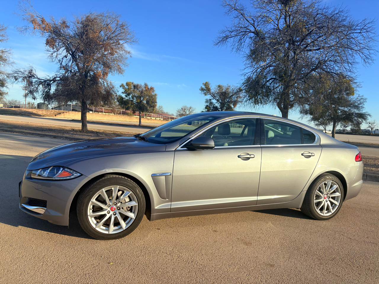 Jaguar XF 4dr Sdn I4 T Premium RWD 2015