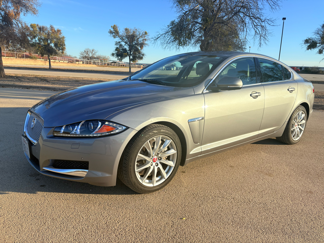 Jaguar XF 4dr Sdn I4 T Premium RWD 2015