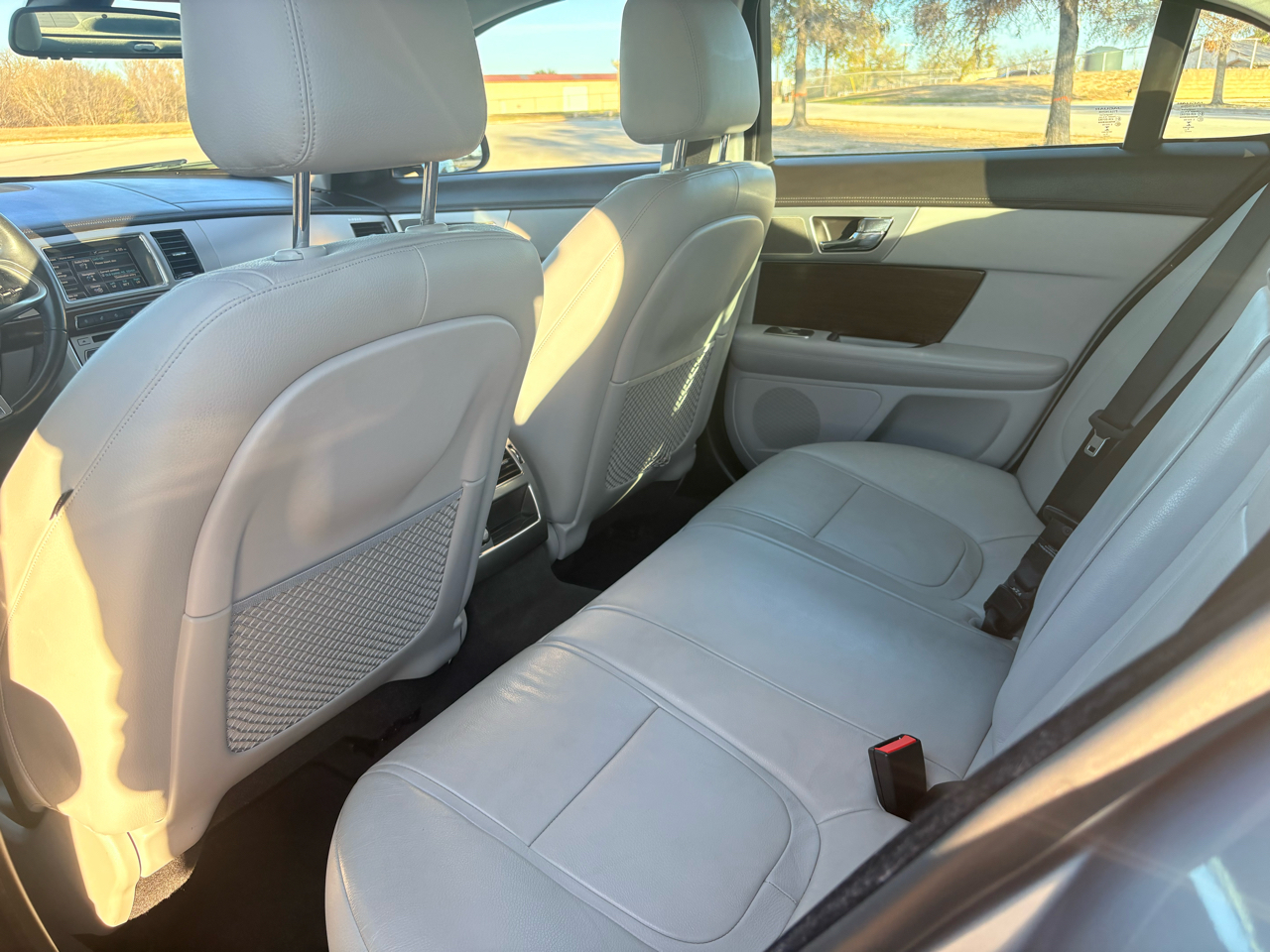 Jaguar XF 4dr Sdn I4 T Premium RWD 2015