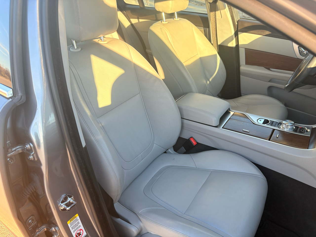 Jaguar XF 4dr Sdn I4 T Premium RWD 2015