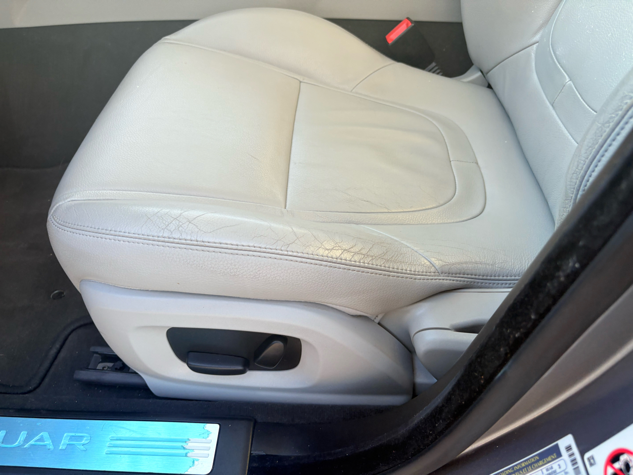 Jaguar XF 4dr Sdn I4 T Premium RWD 2015