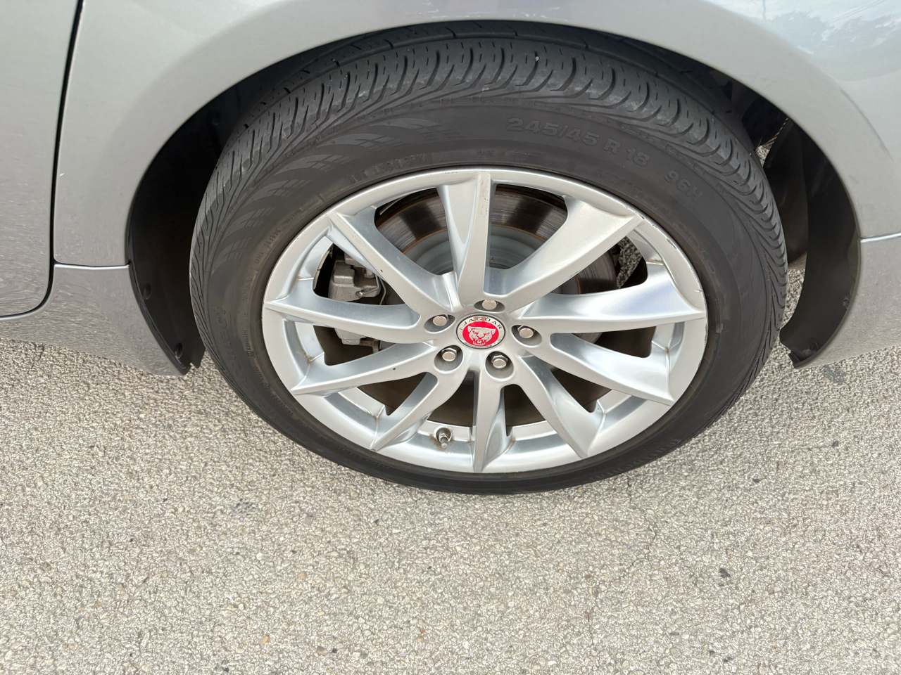 Jaguar XF 4dr Sdn I4 T Premium RWD 2015