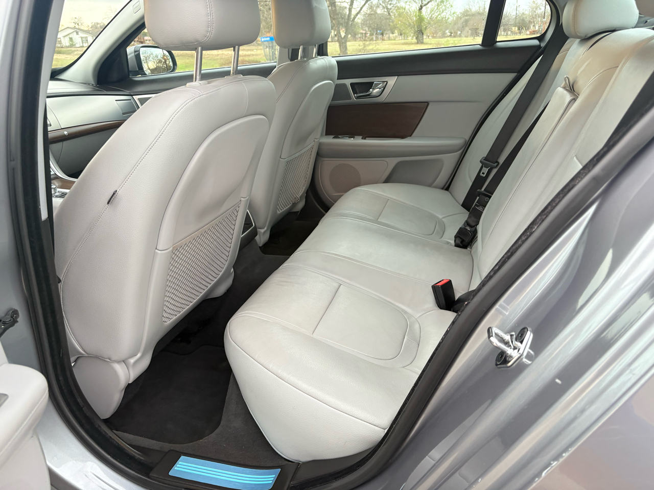 Jaguar XF 4dr Sdn I4 T Premium RWD 2015