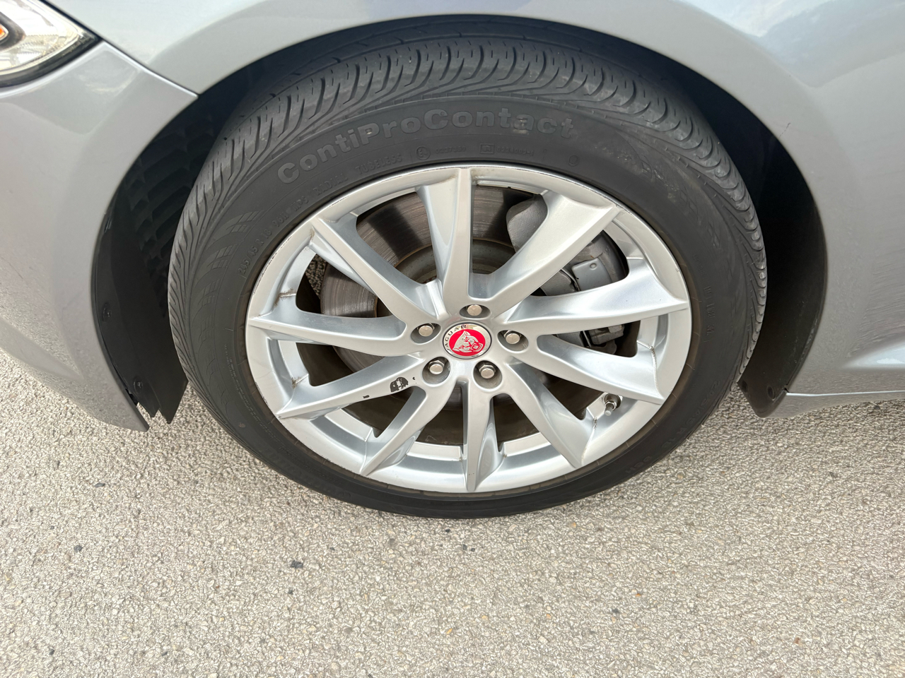 Jaguar XF 4dr Sdn I4 T Premium RWD 2015