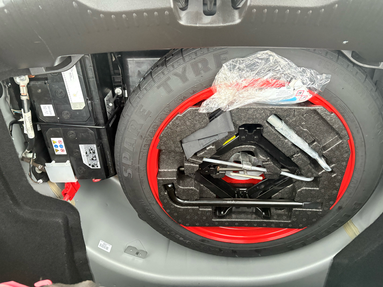 Jaguar XF 4dr Sdn I4 T Premium RWD 2015