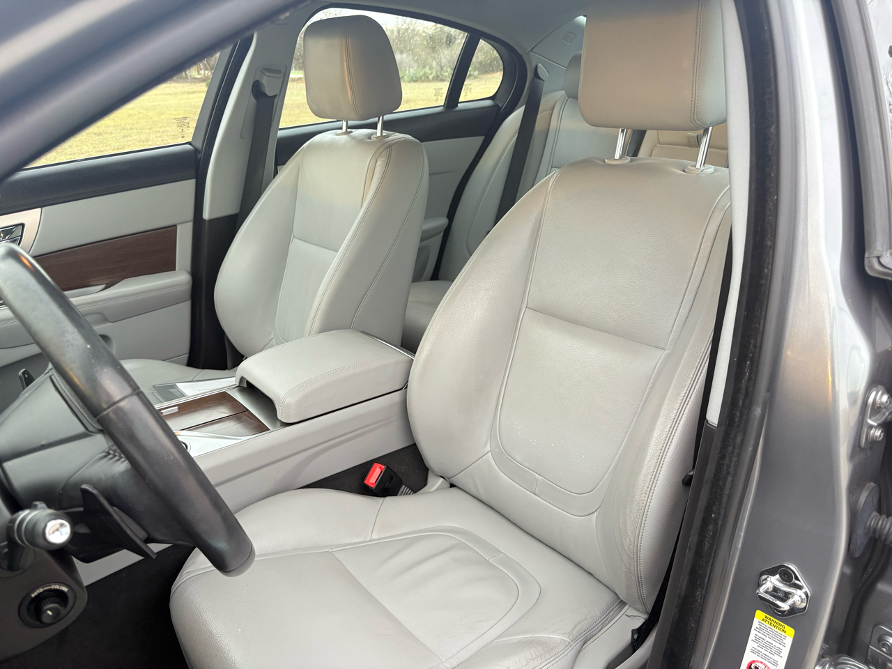 Jaguar XF 4dr Sdn I4 T Premium RWD 2015