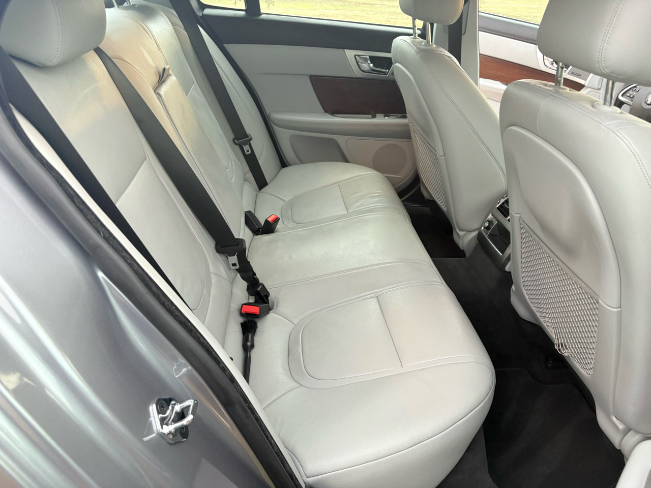 Jaguar XF 4dr Sdn I4 T Premium RWD 2015