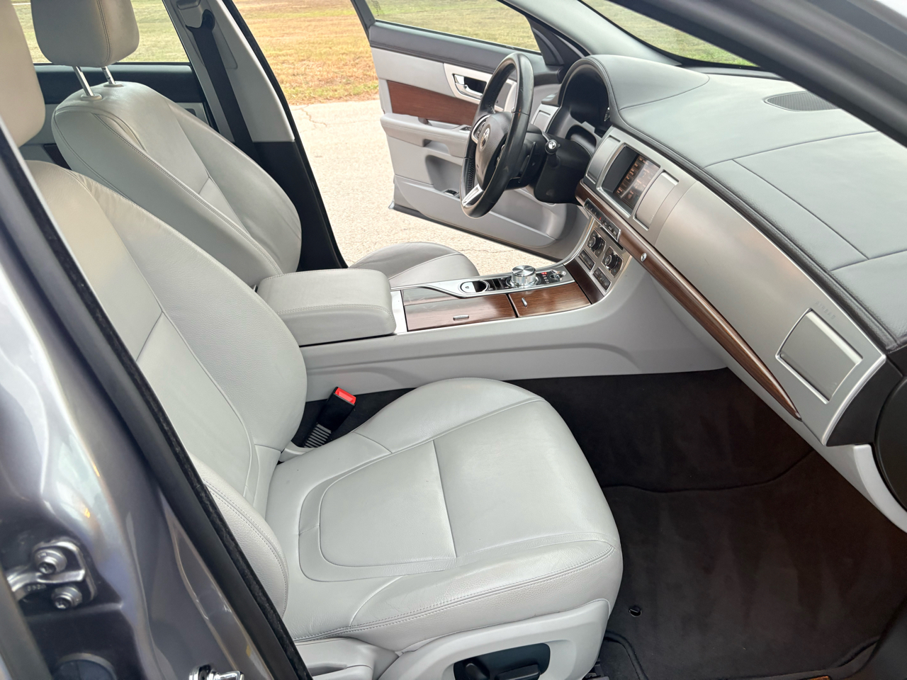 Jaguar XF 4dr Sdn I4 T Premium RWD 2015