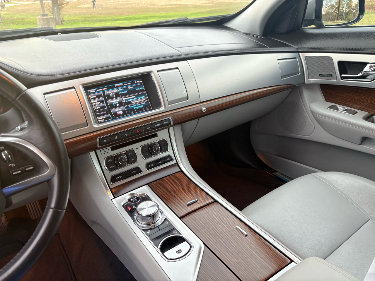 Jaguar XF 4dr Sdn I4 T Premium RWD 2015