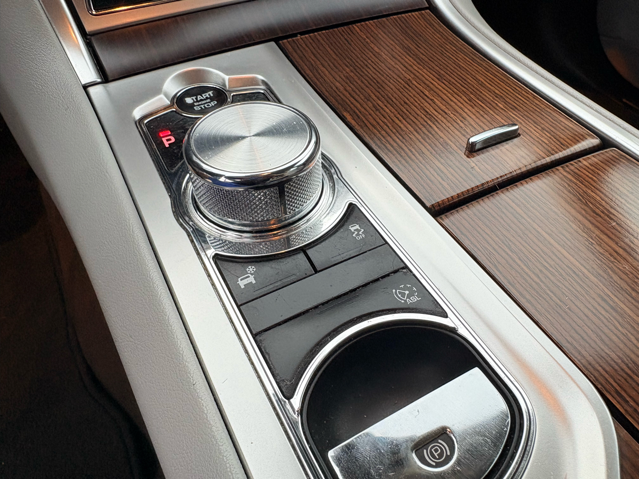 Jaguar XF 4dr Sdn I4 T Premium RWD 2015