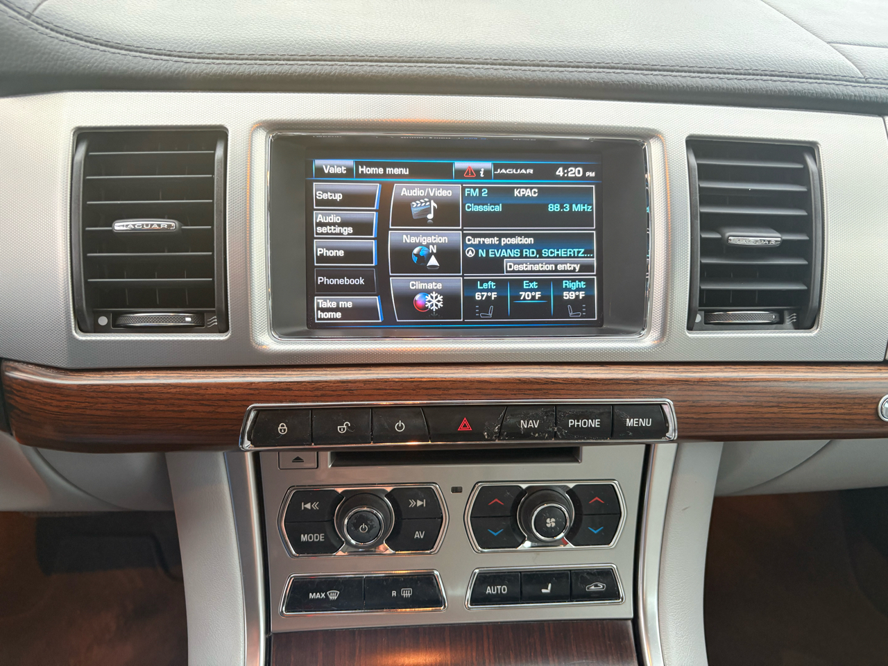 Jaguar XF 4dr Sdn I4 T Premium RWD 2015