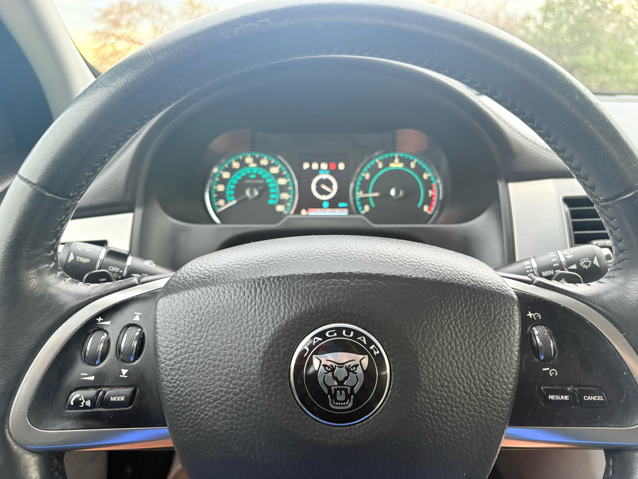 Jaguar XF 4dr Sdn I4 T Premium RWD 2015