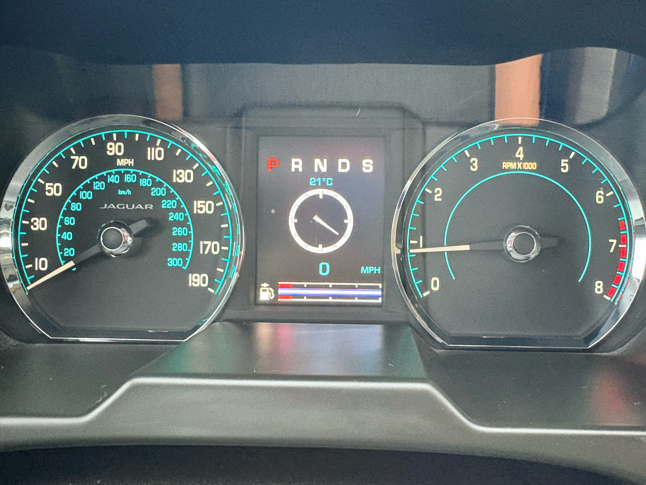 Jaguar XF 4dr Sdn I4 T Premium RWD 2015