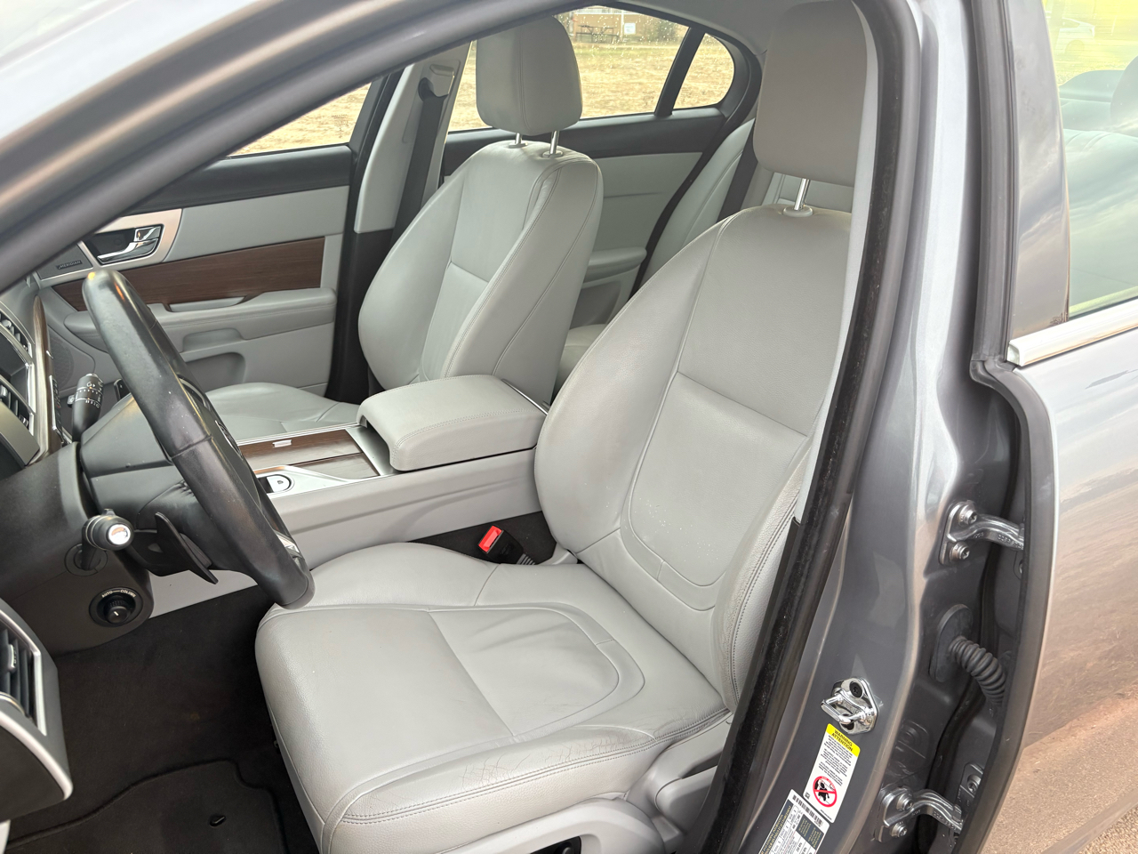 Jaguar XF 4dr Sdn I4 T Premium RWD 2015