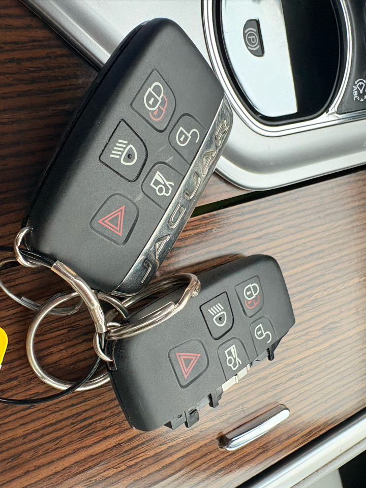 Jaguar XF 4dr Sdn I4 T Premium RWD 2015