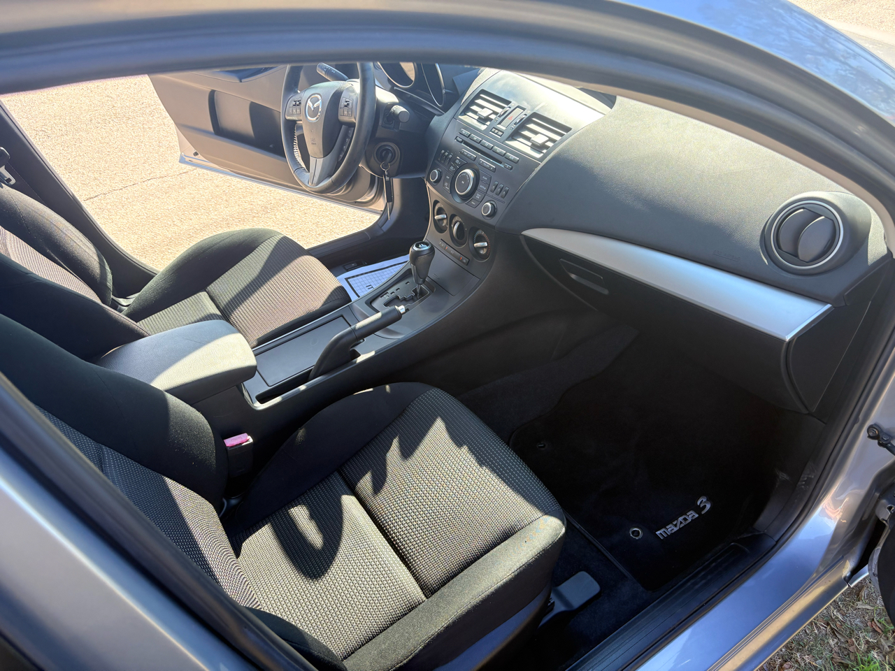 Mazda MAZDA3 4dr Sdn Auto i Touring 2012