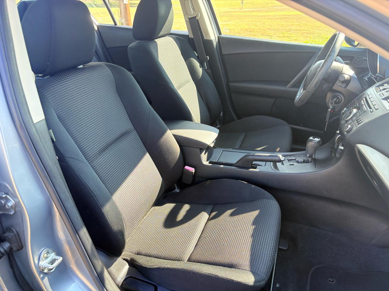 Mazda MAZDA3 4dr Sdn Auto i Touring 2012