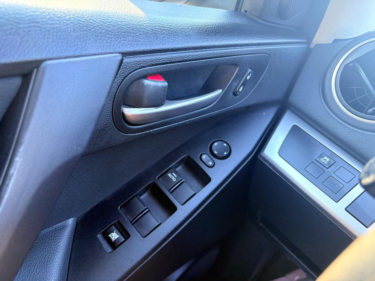 Mazda MAZDA3 4dr Sdn Auto i Touring 2012