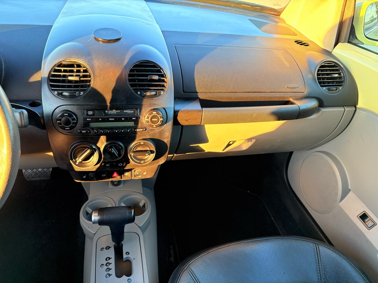 Volkswagen New Beetle Convertible 2dr Convertible GLS Turbo Auto 2003