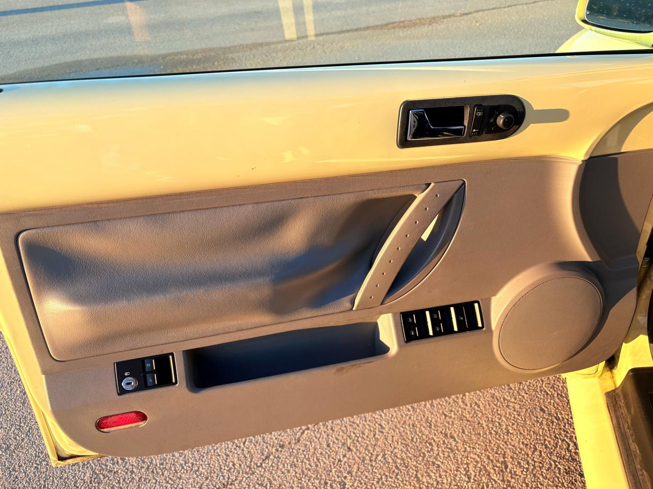 Volkswagen New Beetle Convertible 2dr Convertible GLS Turbo Auto 2003