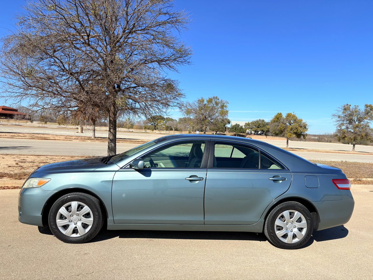 Toyota Camry 4dr Sedan LE Auto 2010