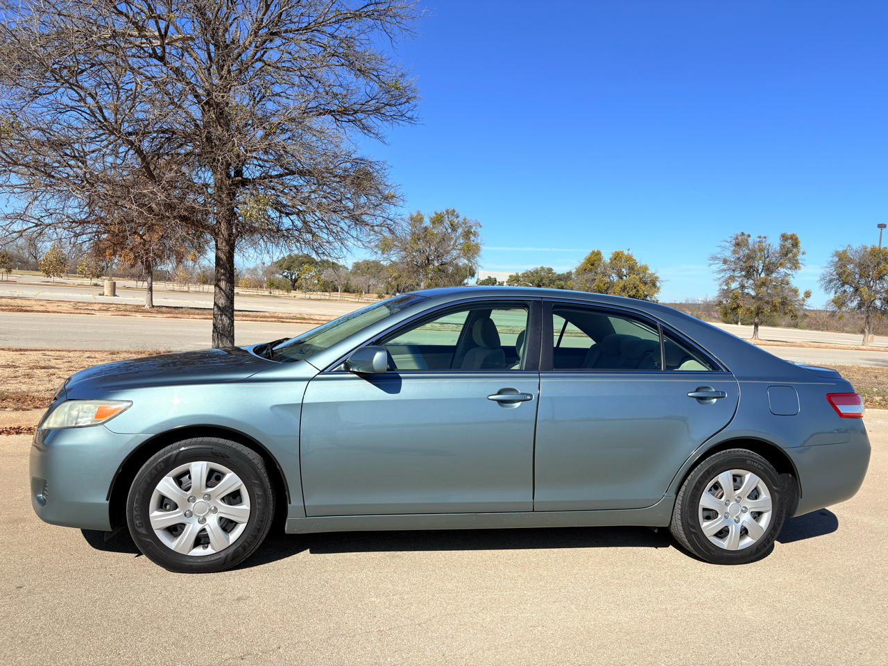 Toyota Camry 4dr Sedan LE Auto 2010