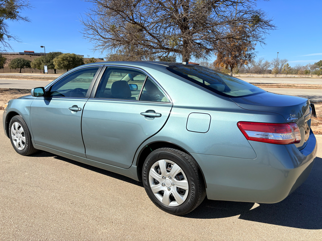 Toyota Camry 4dr Sedan LE Auto 2010