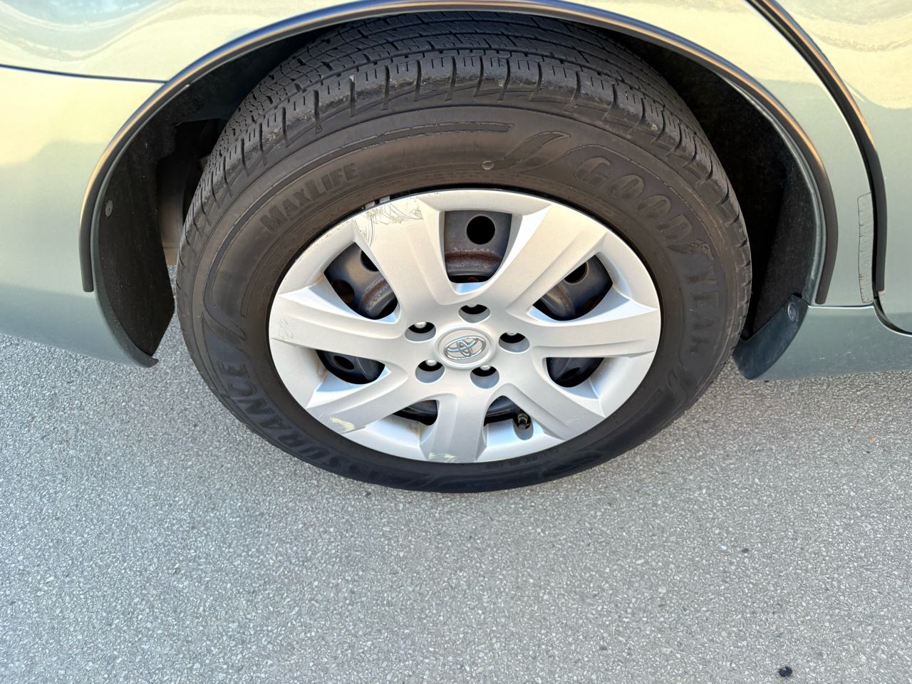 Toyota Camry 4dr Sedan LE Auto 2010