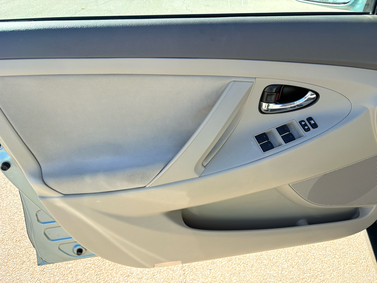 Toyota Camry 4dr Sedan LE Auto 2010