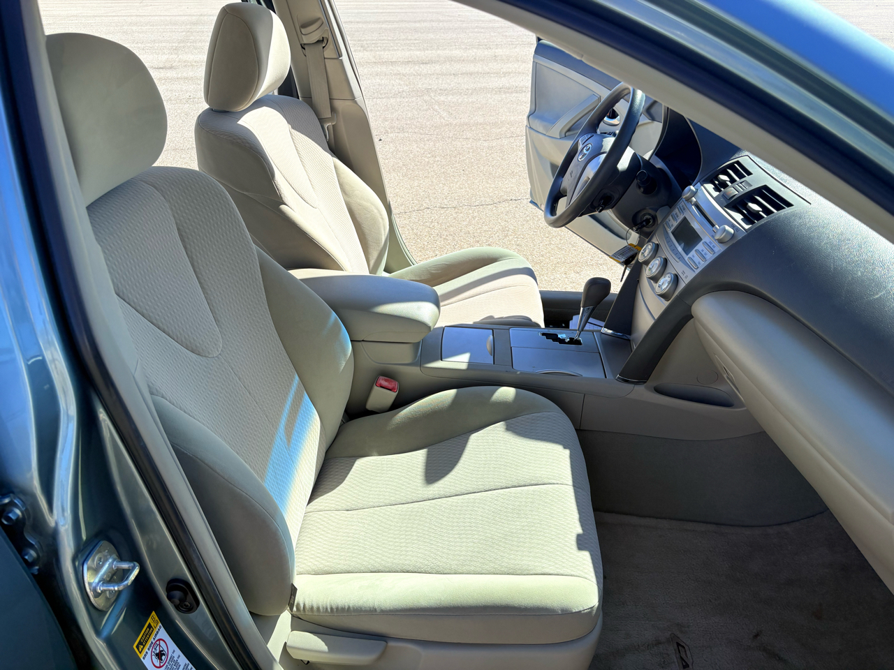 Toyota Camry 4dr Sedan LE Auto 2010