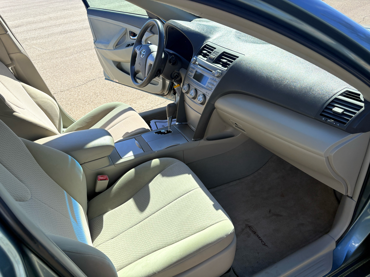 Toyota Camry 4dr Sedan LE Auto 2010