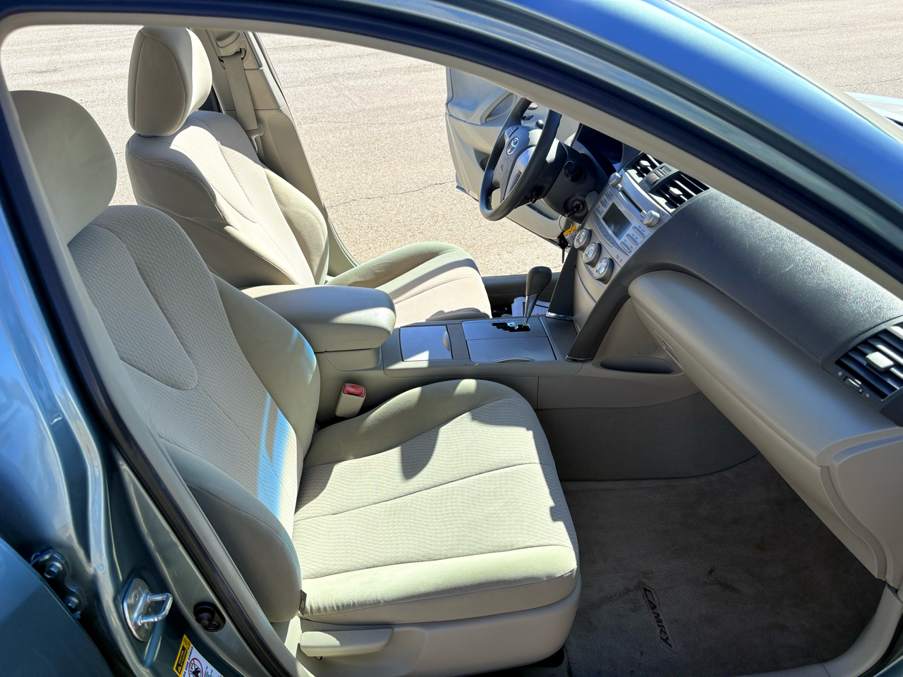 Toyota Camry 4dr Sedan LE Auto 2010