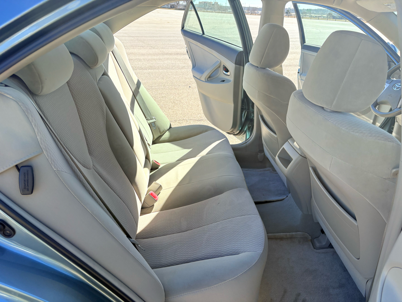 Toyota Camry 4dr Sedan LE Auto 2010