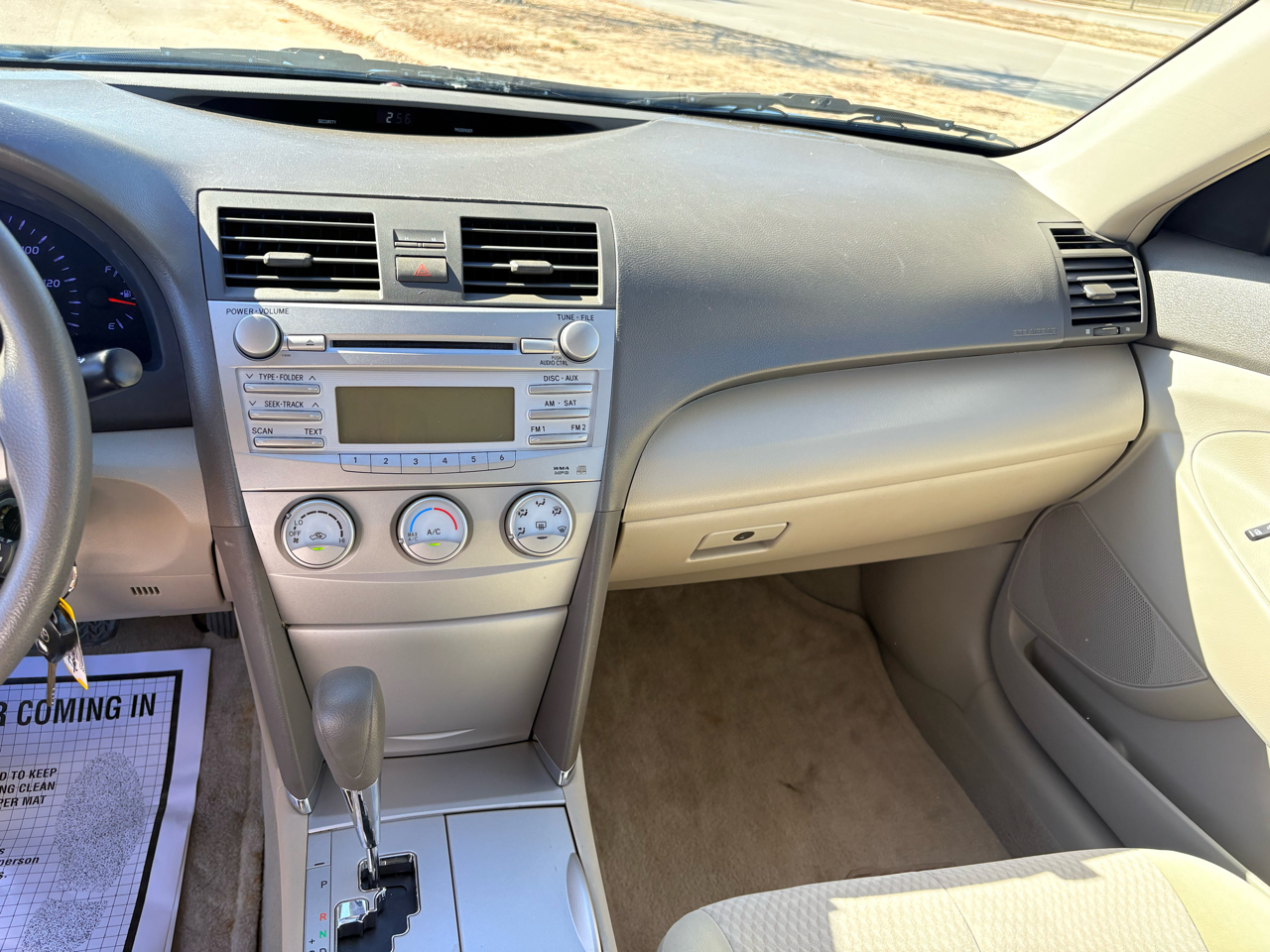 Toyota Camry 4dr Sedan LE Auto 2010