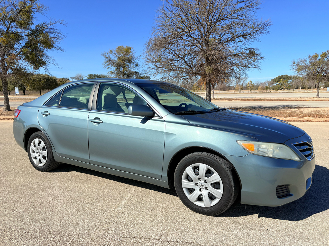 Toyota Camry 4dr Sedan LE Auto 2010
