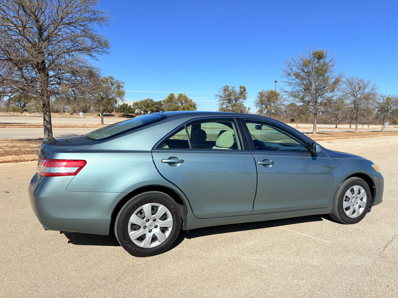 Toyota Camry 4dr Sedan LE Auto 2010