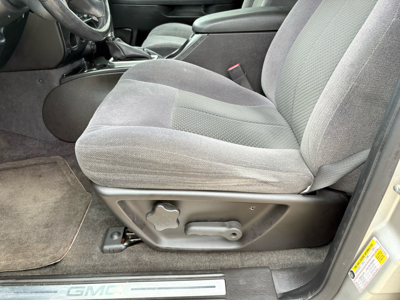 GMC Envoy 2WD 4dr SLT 2007