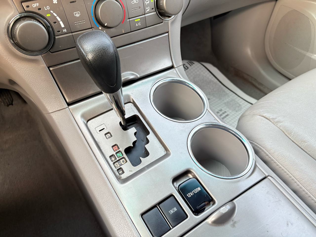 Toyota Highlander FWD 4dr Base (Natl) 2008