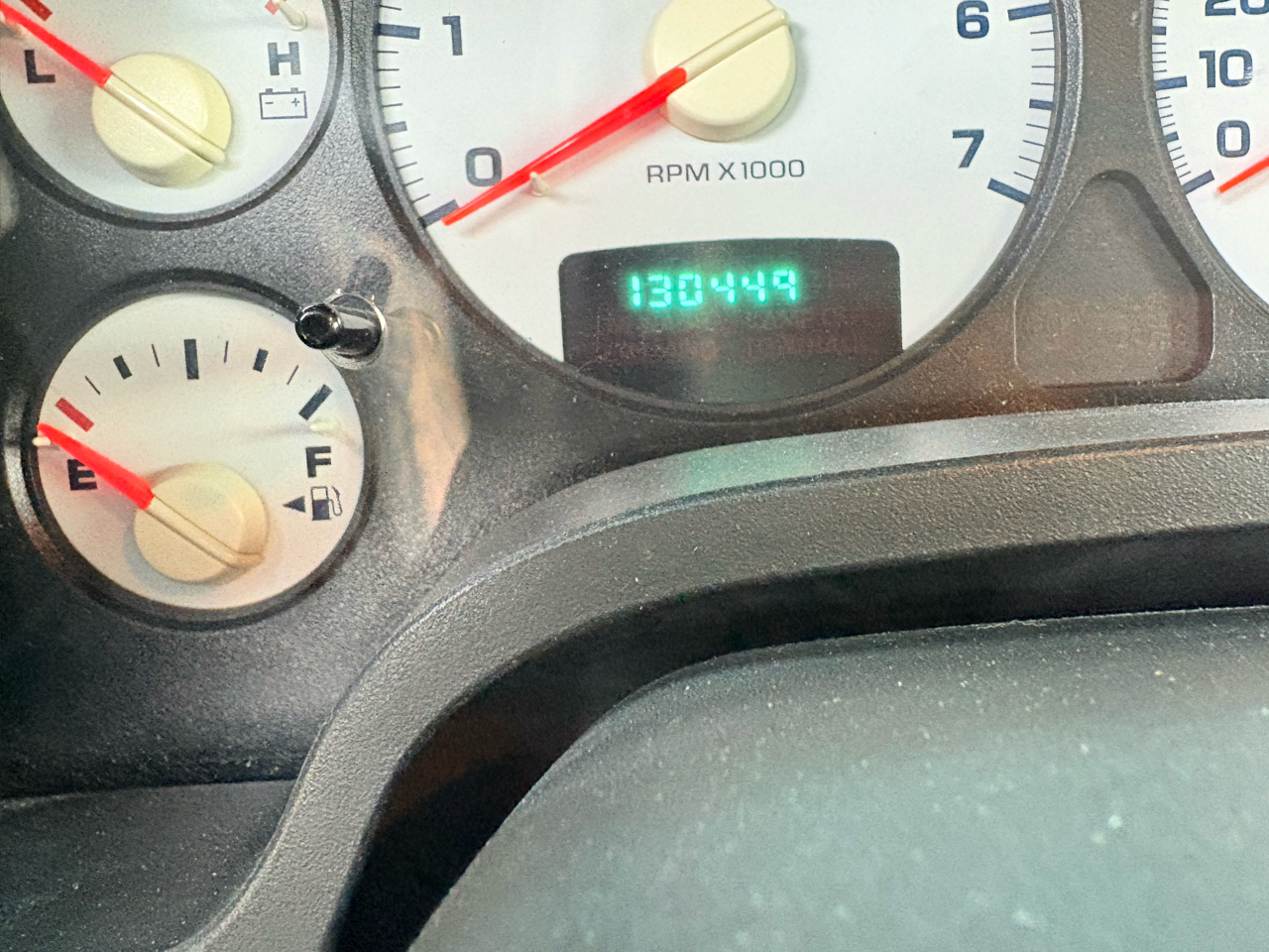 Dodge Ram 1500 4dr Quad Cab 140.5" WB SLT 2004