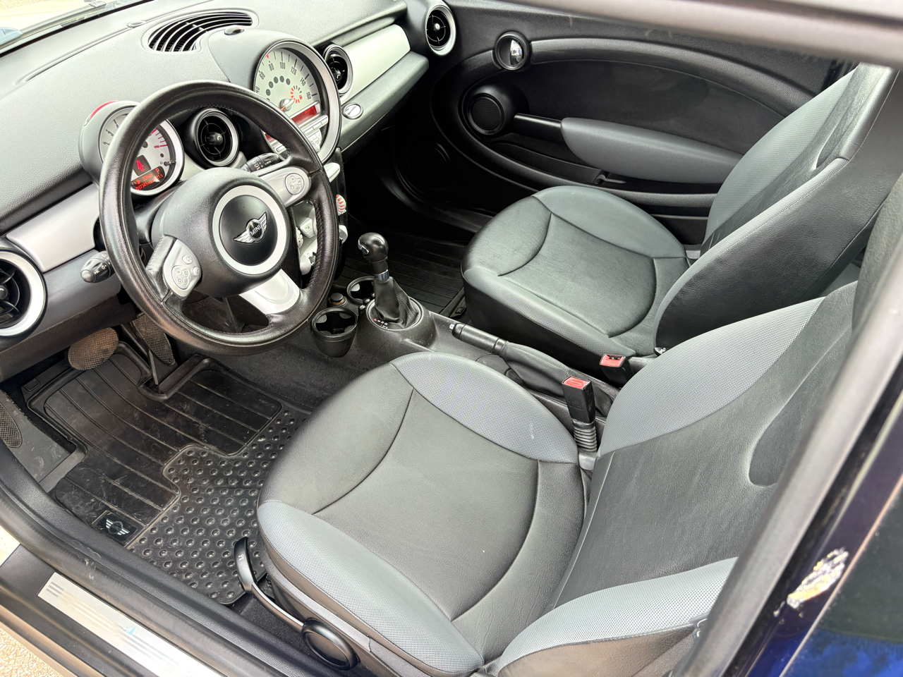 MINI Cooper Hardtop 2dr Cpe 2010
