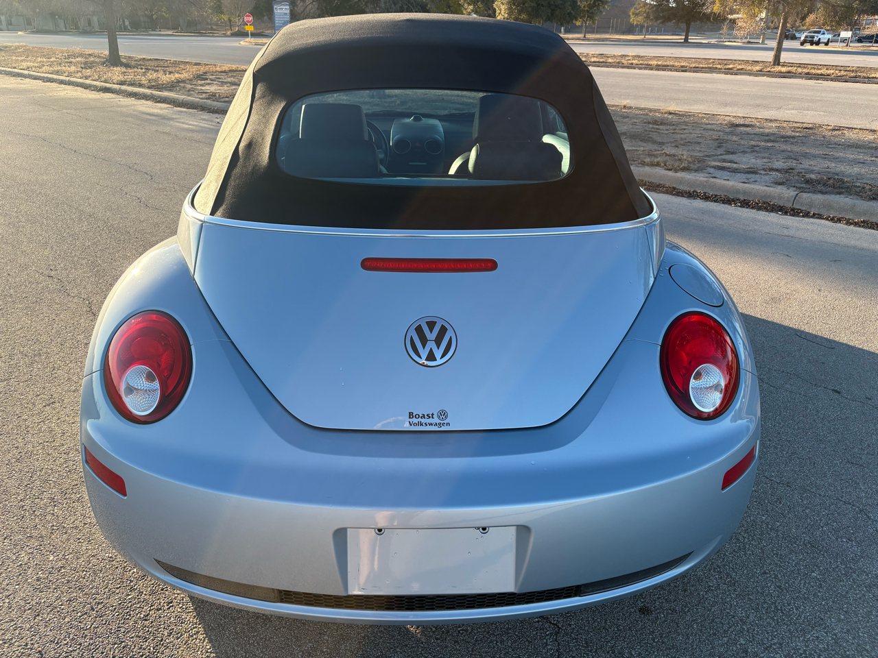Volkswagen New Beetle Convertible 2dr Auto 2010
