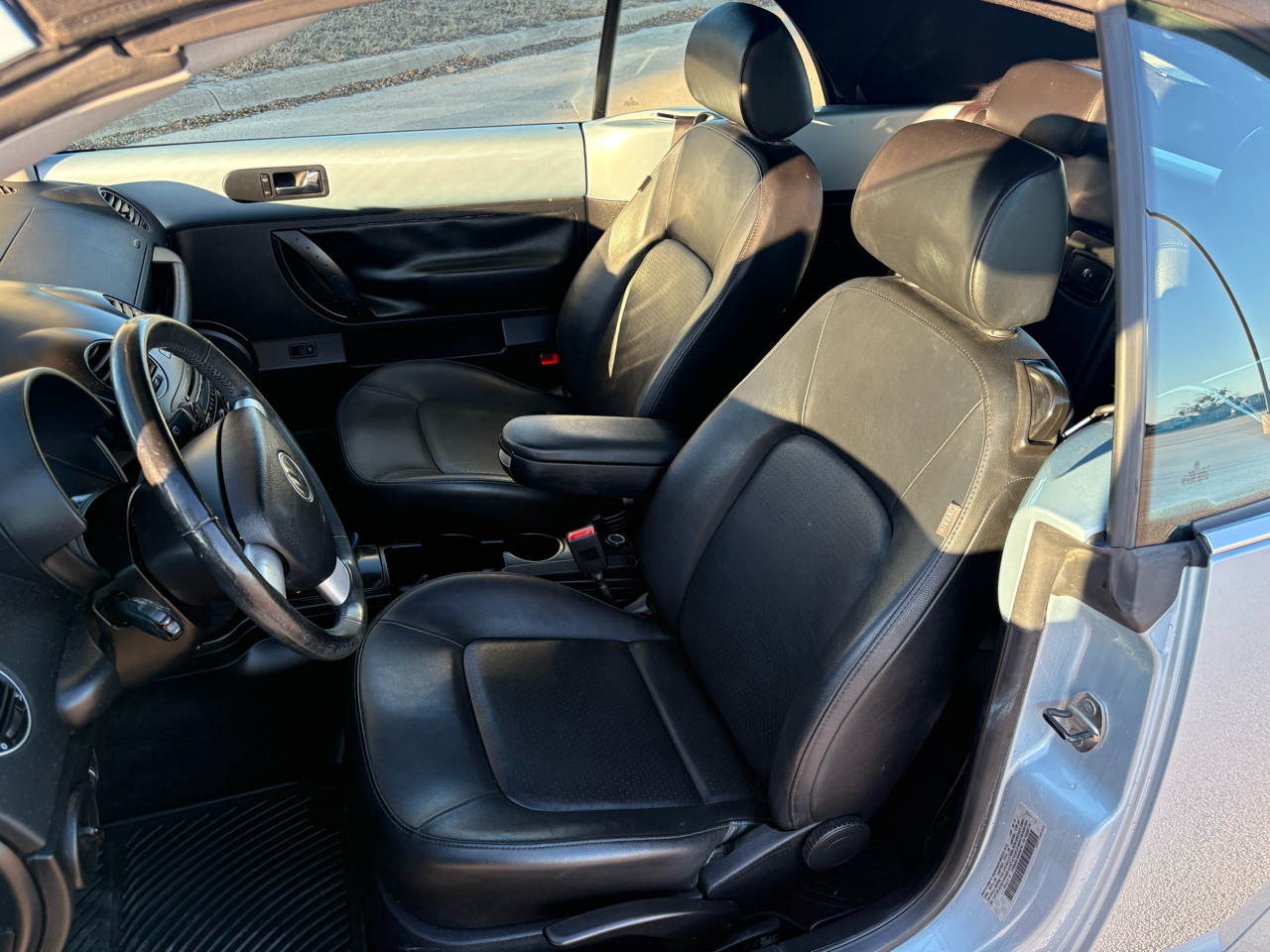 Volkswagen New Beetle Convertible 2dr Auto 2010