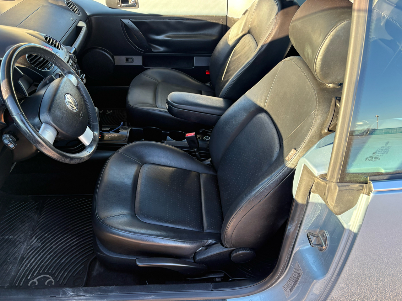 Volkswagen New Beetle Convertible 2dr Auto 2010