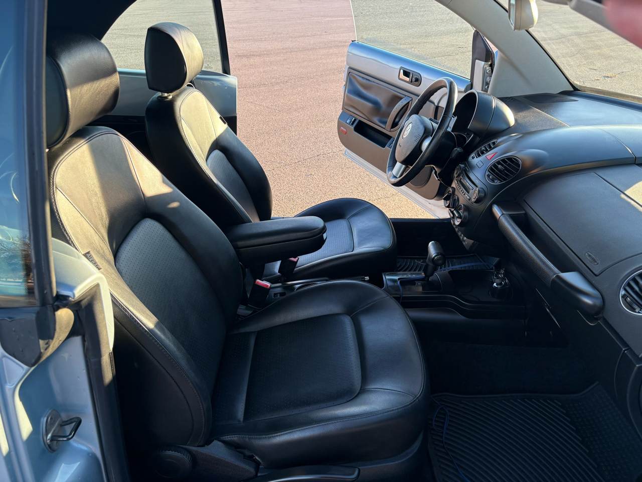 Volkswagen New Beetle Convertible 2dr Auto 2010