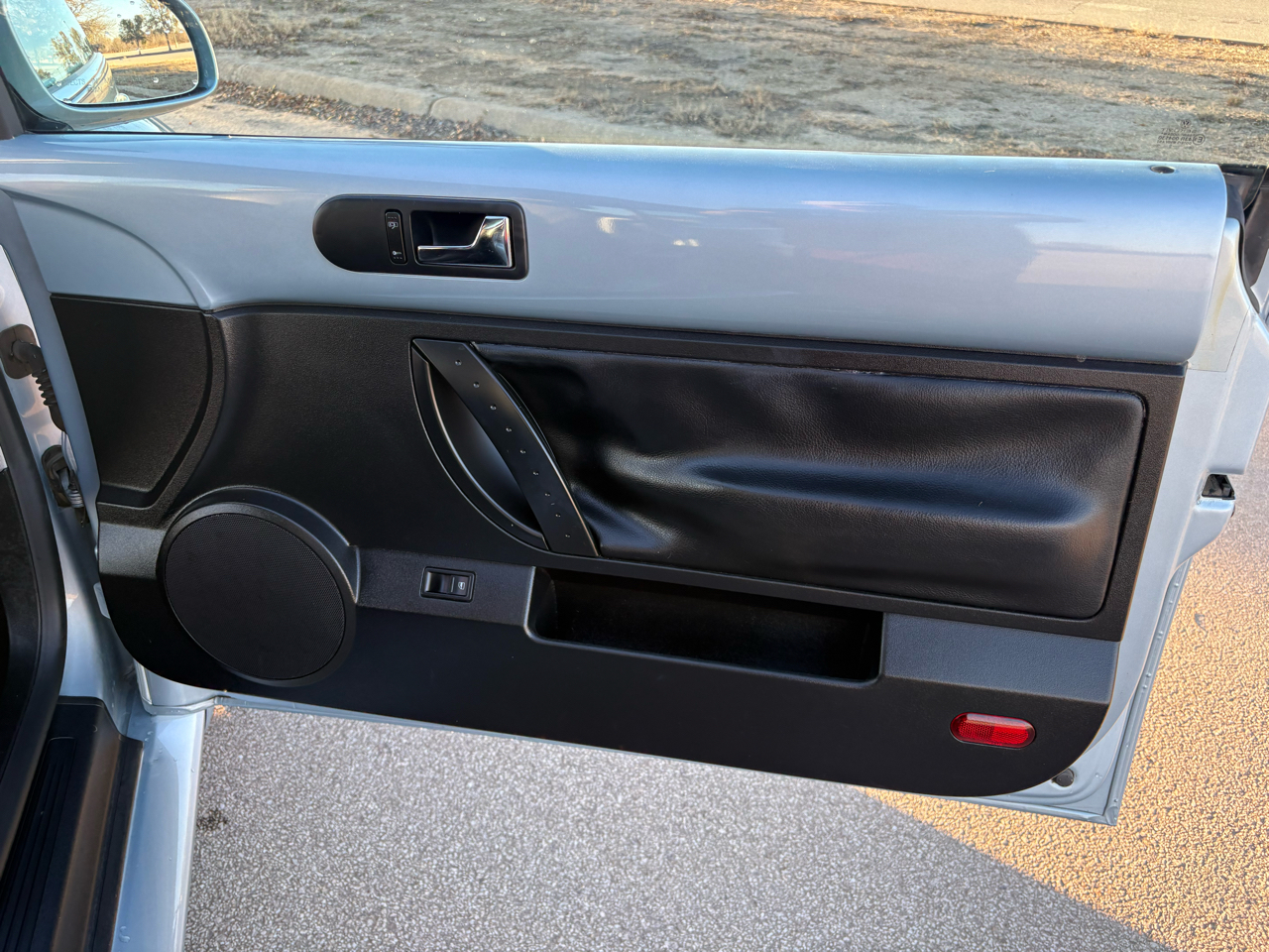 Volkswagen New Beetle Convertible 2dr Auto 2010