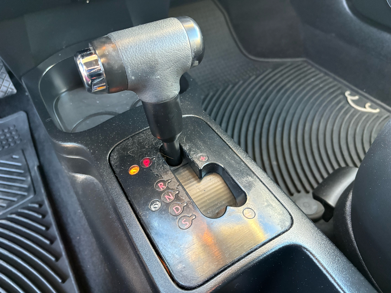 Volkswagen New Beetle Convertible 2dr Auto 2010