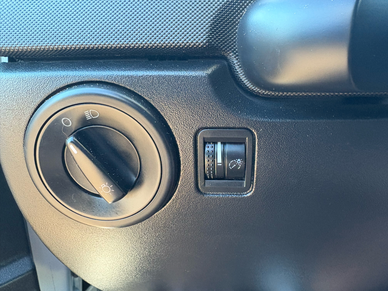 Volkswagen New Beetle Convertible 2dr Auto 2010