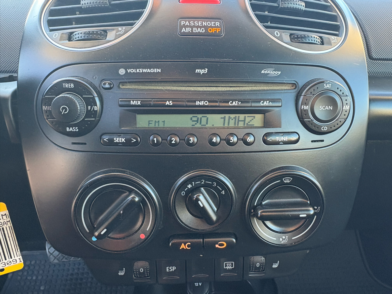 Volkswagen New Beetle Convertible 2dr Auto 2010