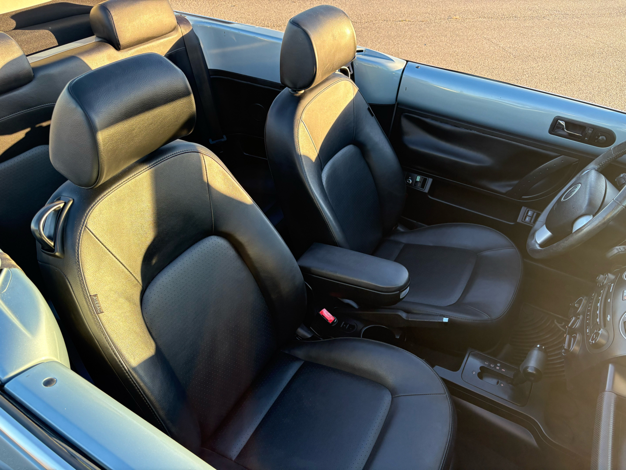 Volkswagen New Beetle Convertible 2dr Auto 2010